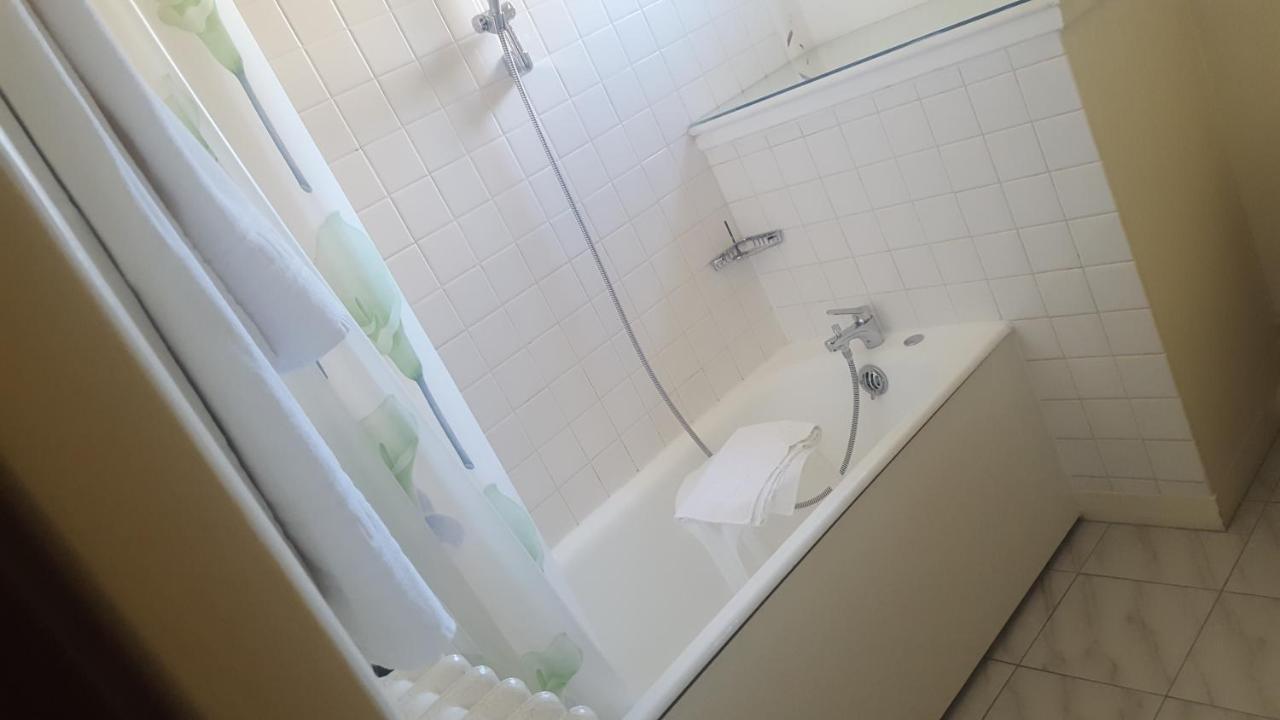 Hotel De La Cloche Sp Reims Eksteriør billede