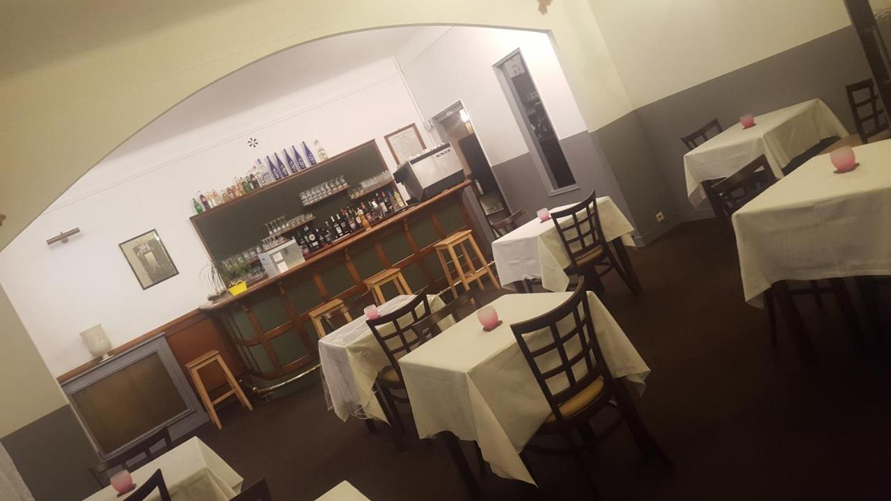 Hotel De La Cloche Sp Reims Eksteriør billede