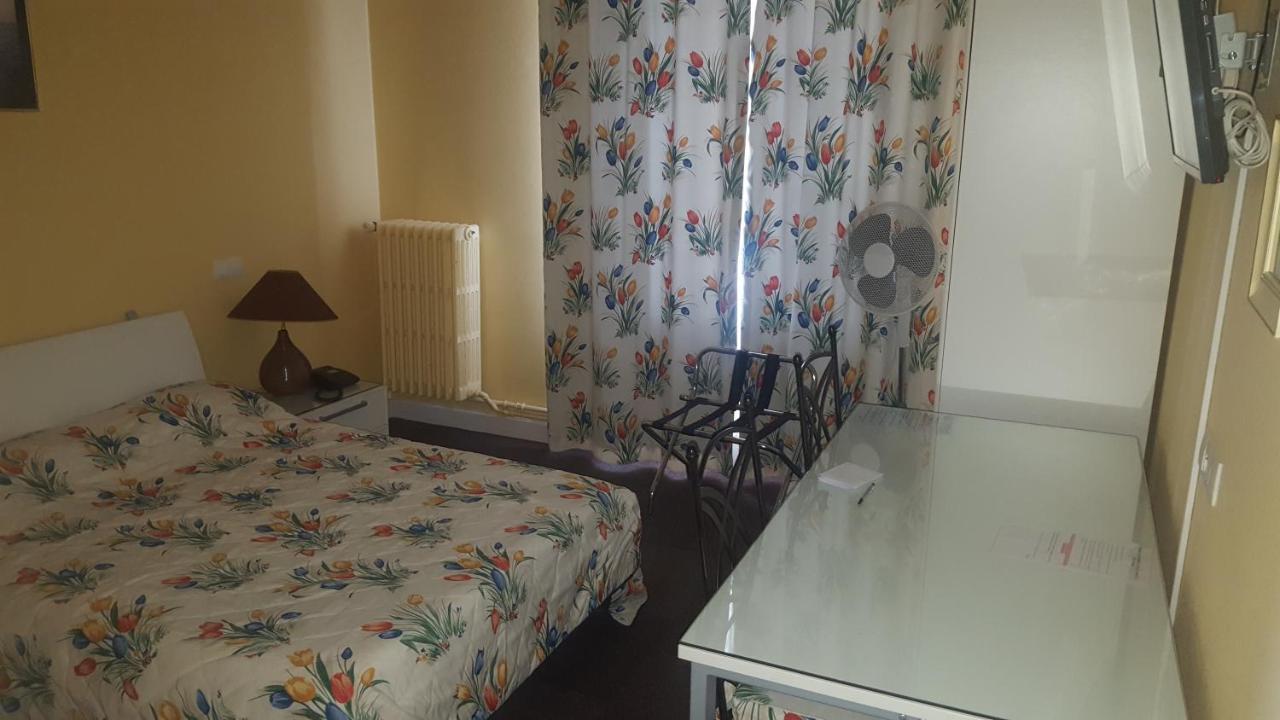 Hotel De La Cloche Sp Reims Eksteriør billede