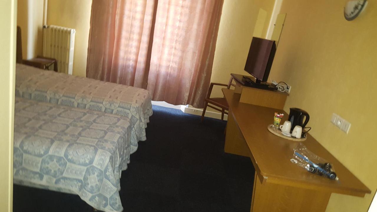 Hotel De La Cloche Sp Reims Eksteriør billede